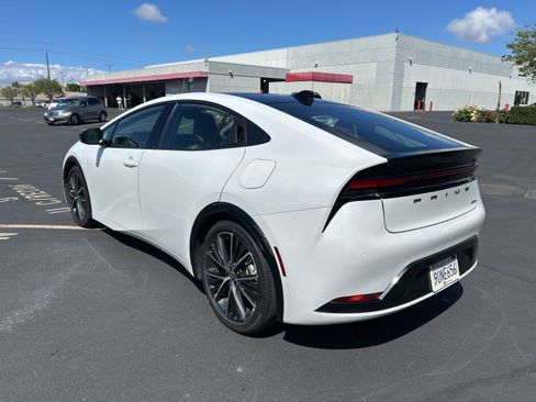 Used 2025 Toyota Prius XLE image 3