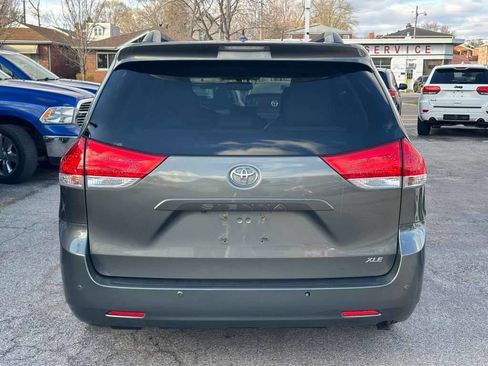 Used 2011 Toyota Sienna XLE w/ Premium Pkg image 6