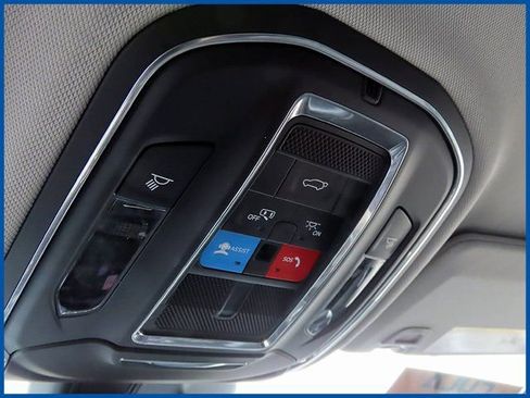 Used 2023 Jeep Grand Cherokee Limited image 18