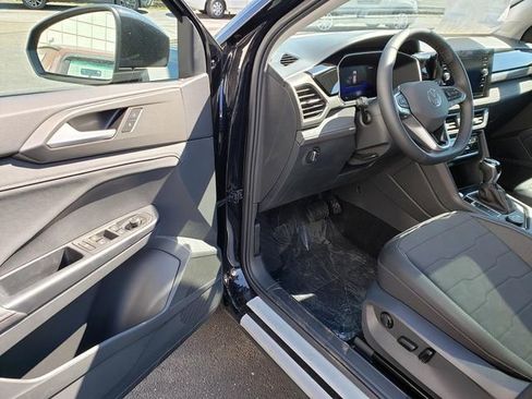 New 2026 Volkswagen Taos SE AWD/4WD image 6