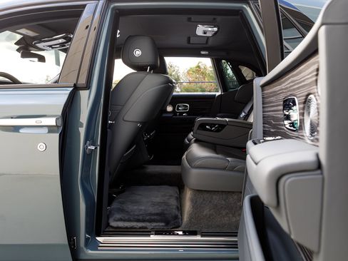 Certified 2023 Rolls-Royce Phantom Sedan w/ The Phantom Package image 37