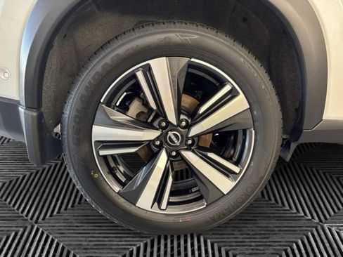Used 2025 Nissan Rogue SL w/ SL Premium Package AWD/4WD image 33