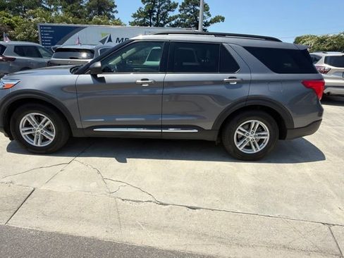 Used 2021 Ford Explorer XLT w/ Equipment Group 202A RWD image 4