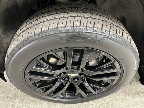 Used 2024 Chevrolet Silverado 1500 High Country w/ High Country Premium Package AWD/4WD image 15