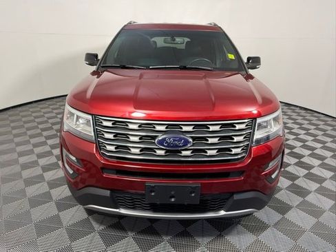 Used 2017 Ford Explorer XLT w/ Equipment Group 202A image 9