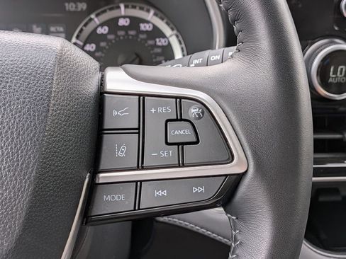 Used 2026 Toyota Highlander XLE AWD/4WD image 25