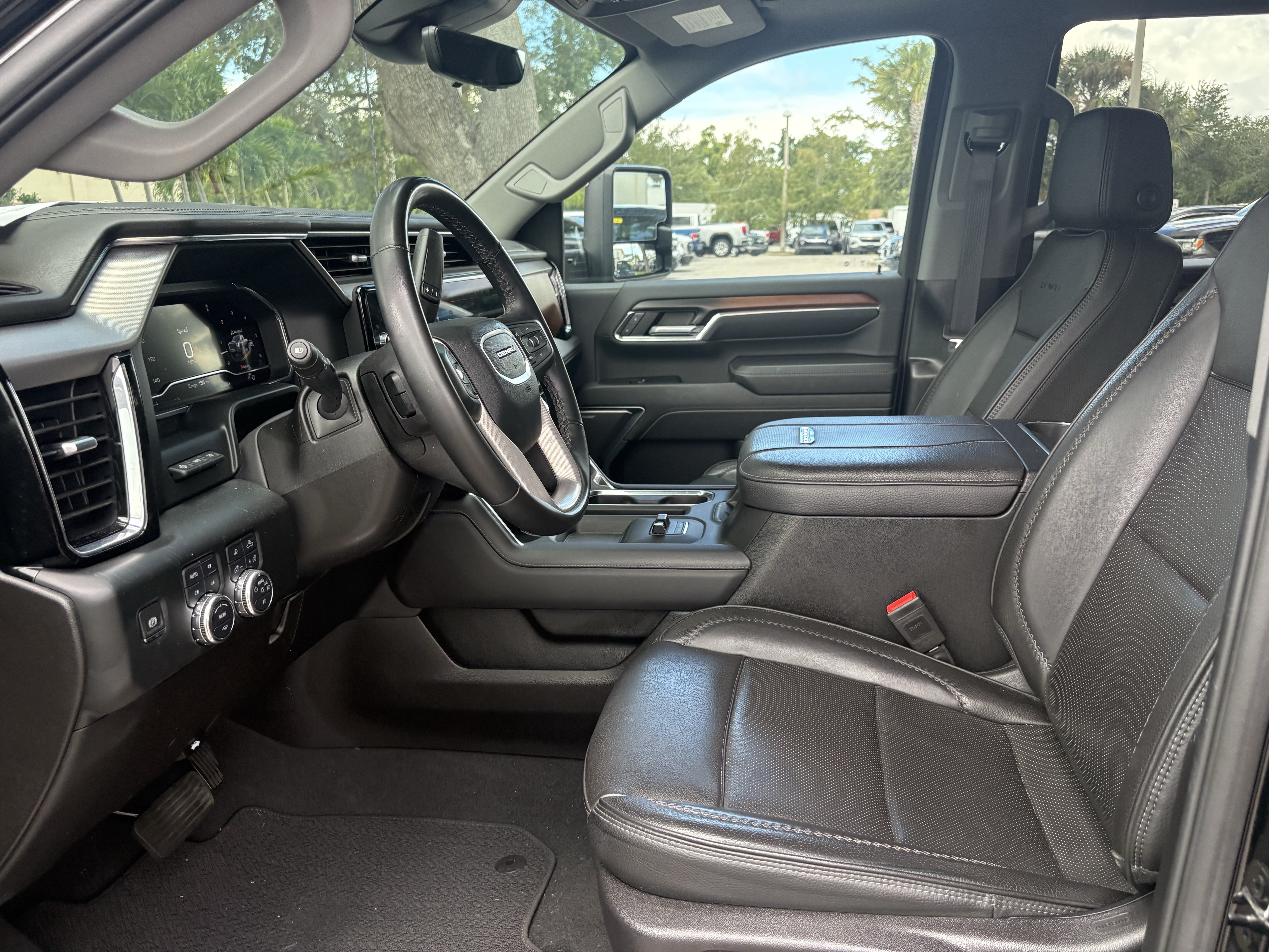 Used 2024 GMC Sierra 2500 Denali w/ Denali Reserve Package AWD/4WD image 10