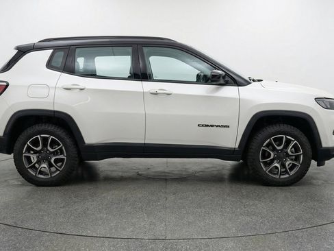 Used 2025 Jeep Compass Trailhawk AWD/4WD image 11