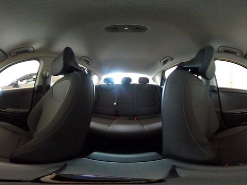 Used 2025 Kia K4 LXS image 38