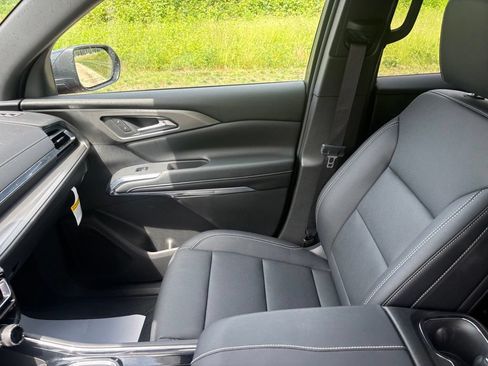New 2026 Chevrolet Traverse LT w/ Driver Confidence Package AWD/4WD image 17