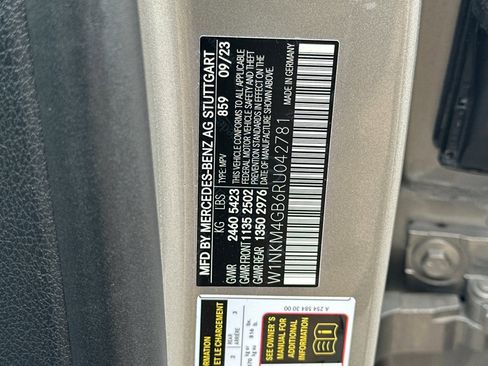 Used 2024 Mercedes-Benz GLC 300 w/ Winter Package image 28