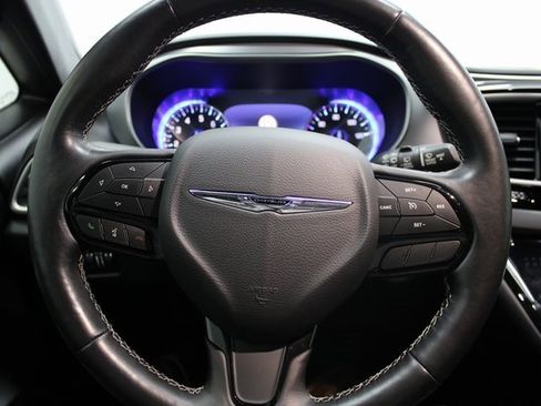 Used 2020 Chrysler Pacifica Touring-L Plus w/ S Appearance Package image 31