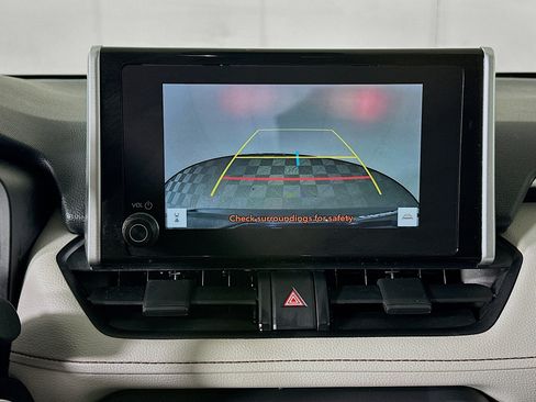 Used 2025 Toyota RAV4 XLE w/ Convenience Package FWD image 25