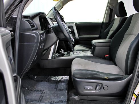 Used 2015 Toyota 4Runner SR5 AWD/4WD image 5