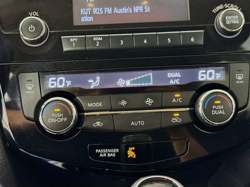Used 2017 Nissan Rogue SV FWD image 19