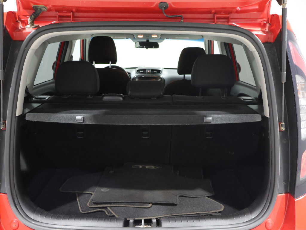 Used 2019 Kia Soul + FWD image 4
