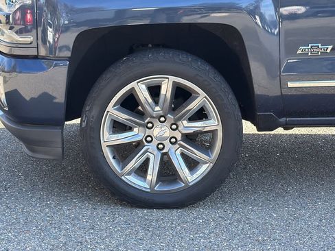 Used 2018 Chevrolet Silverado 1500 LTZ Z71 w/ Centennial Edition image 9