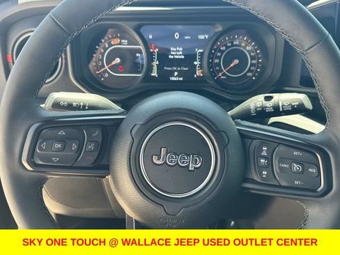 Used 2026 Jeep Wrangler Unlimited Rubicon AWD/4WD image 17