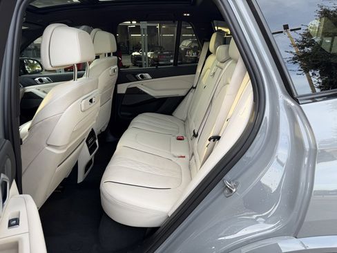 Used 2024 BMW X5 M60i image 28