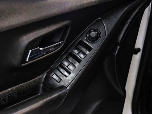 Used 2020 Chevrolet Trax LT w/ LT Convenience Package image 41