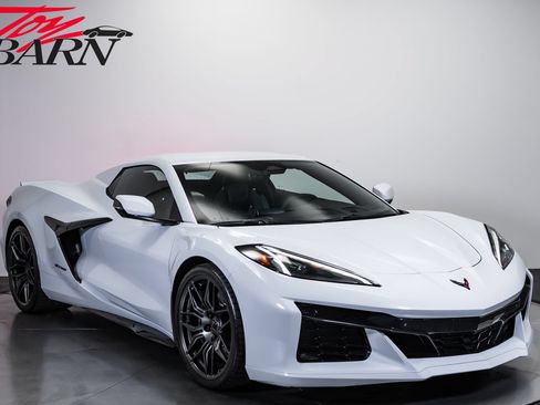 Used 2024 Chevrolet Corvette Z06 RWD image 15