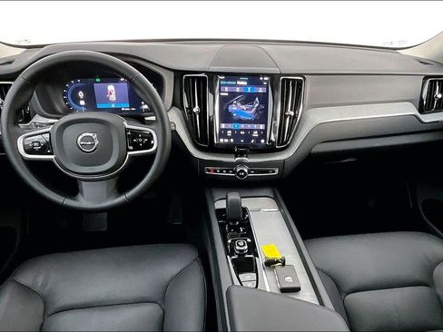 Used 2025 Volvo XC60 B5 Plus image 21