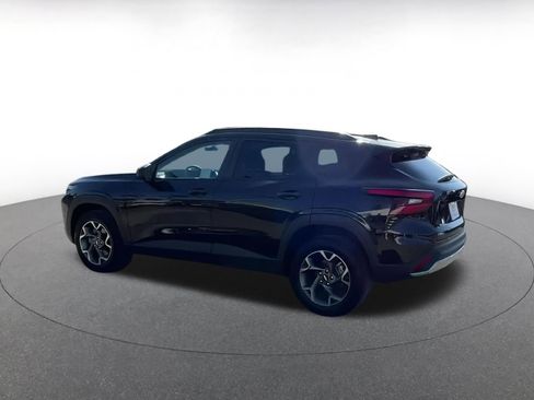 Used 2025 Chevrolet Trax LT image 8