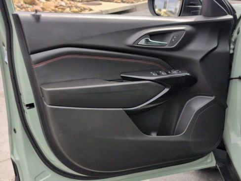 Used 2024 Chevrolet Trax RS w/ Sunroof Package FWD image 12