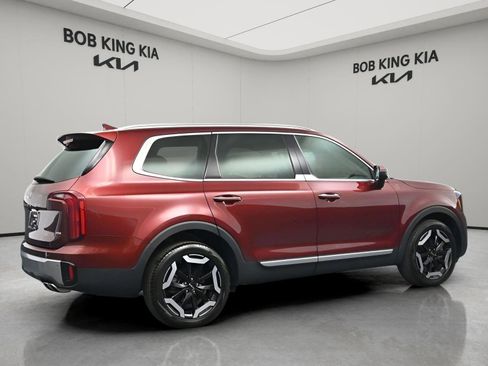 Used 2024 Kia Telluride S w/ S Sunroof Package image 4