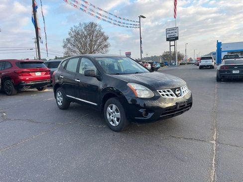 Used 2014 Nissan Rogue S image 2