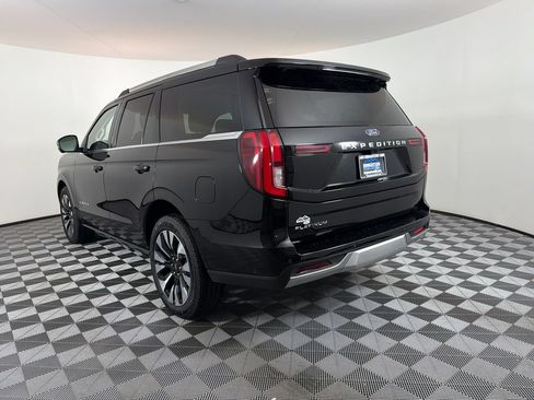 Used 2025 Ford Expedition Platinum w/ Driver's Package AWD/4WD image 4