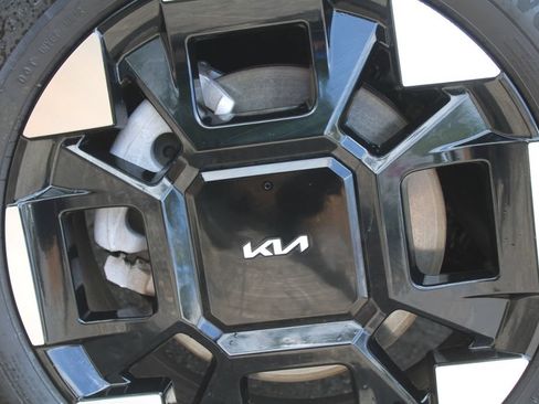 Used 2025 Kia Carnival EX FWD image 24