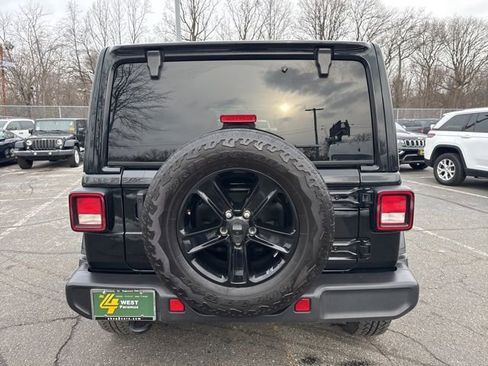 Used 2022 Jeep Wrangler Unlimited Sahara image 19