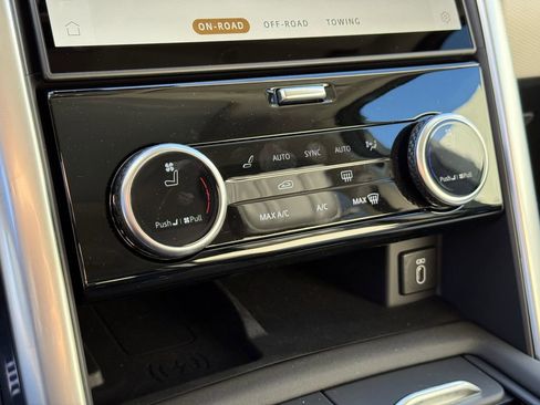 New 2026 Land Rover Discovery Limited Edition image 22