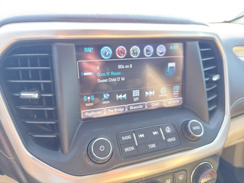 Used 2018 GMC Acadia Denali w/ Technology Package FWD image 17