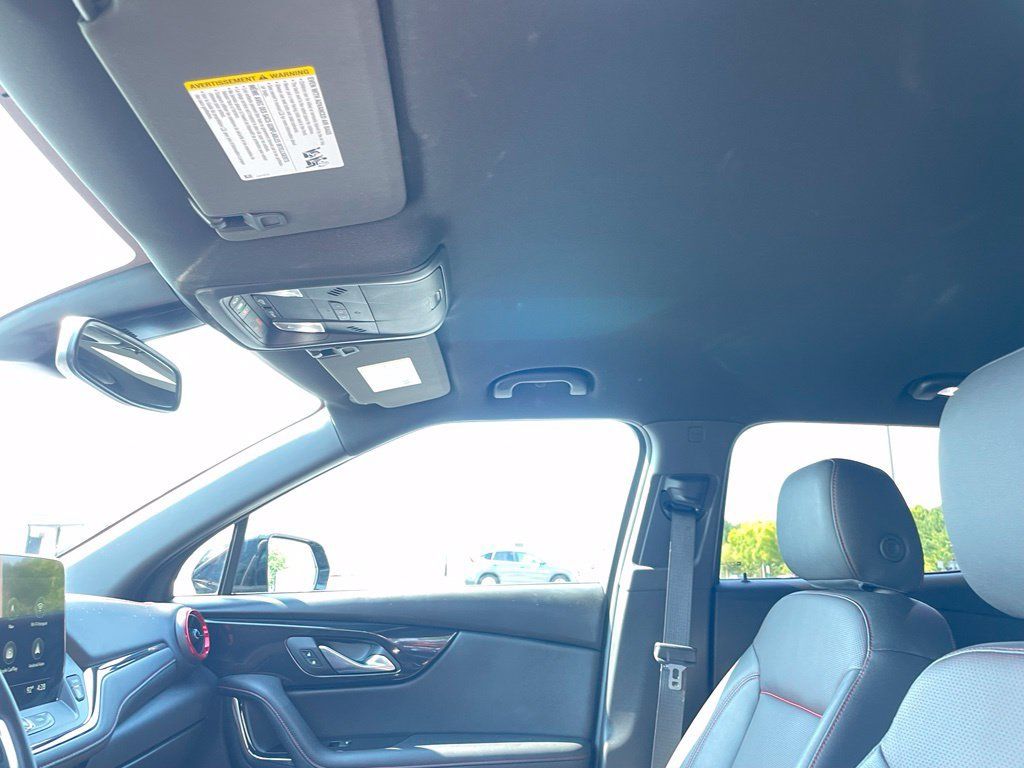 Used 2025 Chevrolet Blazer RS FWD image 29