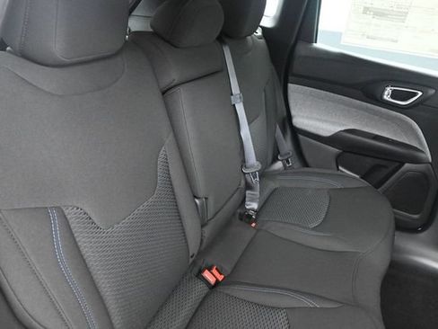 Used 2025 Jeep Compass Sport w/ Mopar Graphics Package AWD/4WD image 10