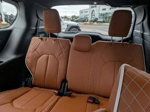 New 2026 Chrysler Pacifica Pinnacle AWD/4WD image 10