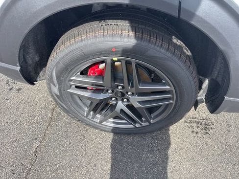 New 2026 Ford Explorer ST-Line w/ ST-Line Street Pack image 13