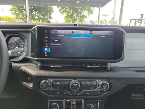 Used 2025 Jeep Wrangler Unlimited Sport AWD/4WD image 18