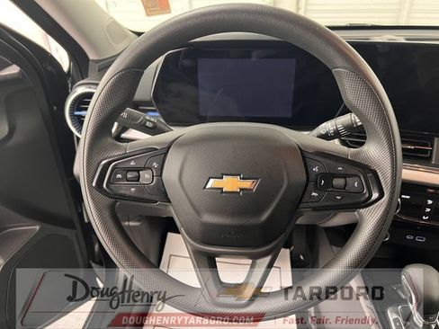 Used 2025 Chevrolet Trax LT FWD image 39