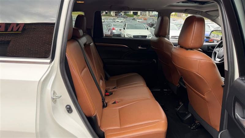 Used 2019 Toyota Highlander Limited AWD/4WD image 18