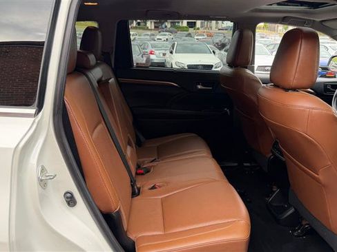 Used 2019 Toyota Highlander Limited AWD/4WD image 18