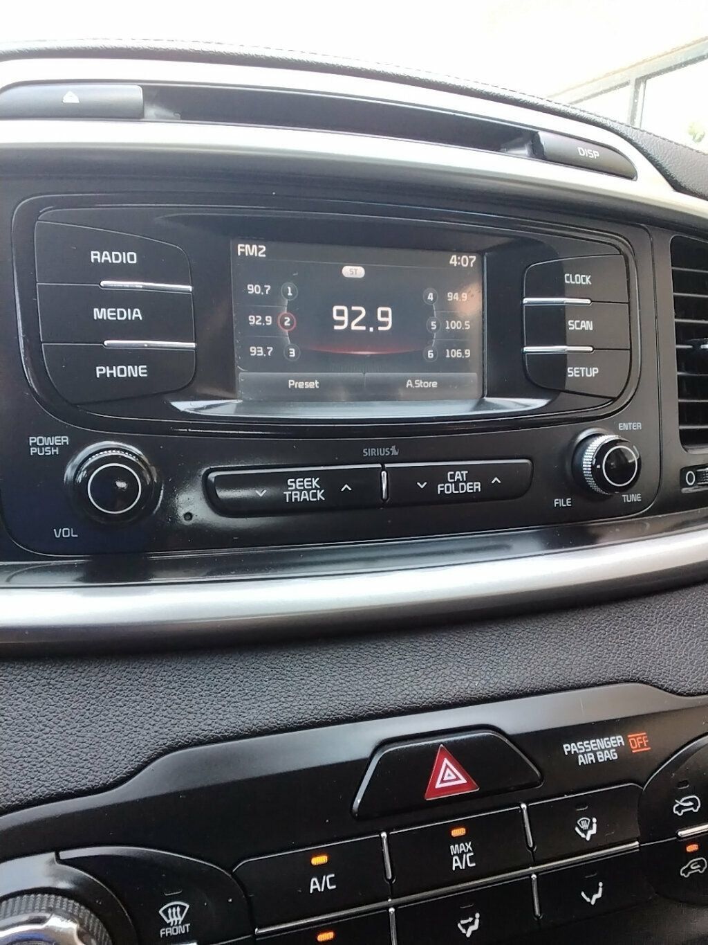 Used 2017 Kia Sorento FWD image 15
