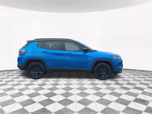 Used 2022 Jeep Compass Latitude w/ Sun and Sound Group AWD/4WD image 7