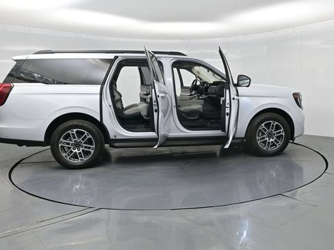 Used 2025 Ford Expedition Max Active AWD/4WD image 3
