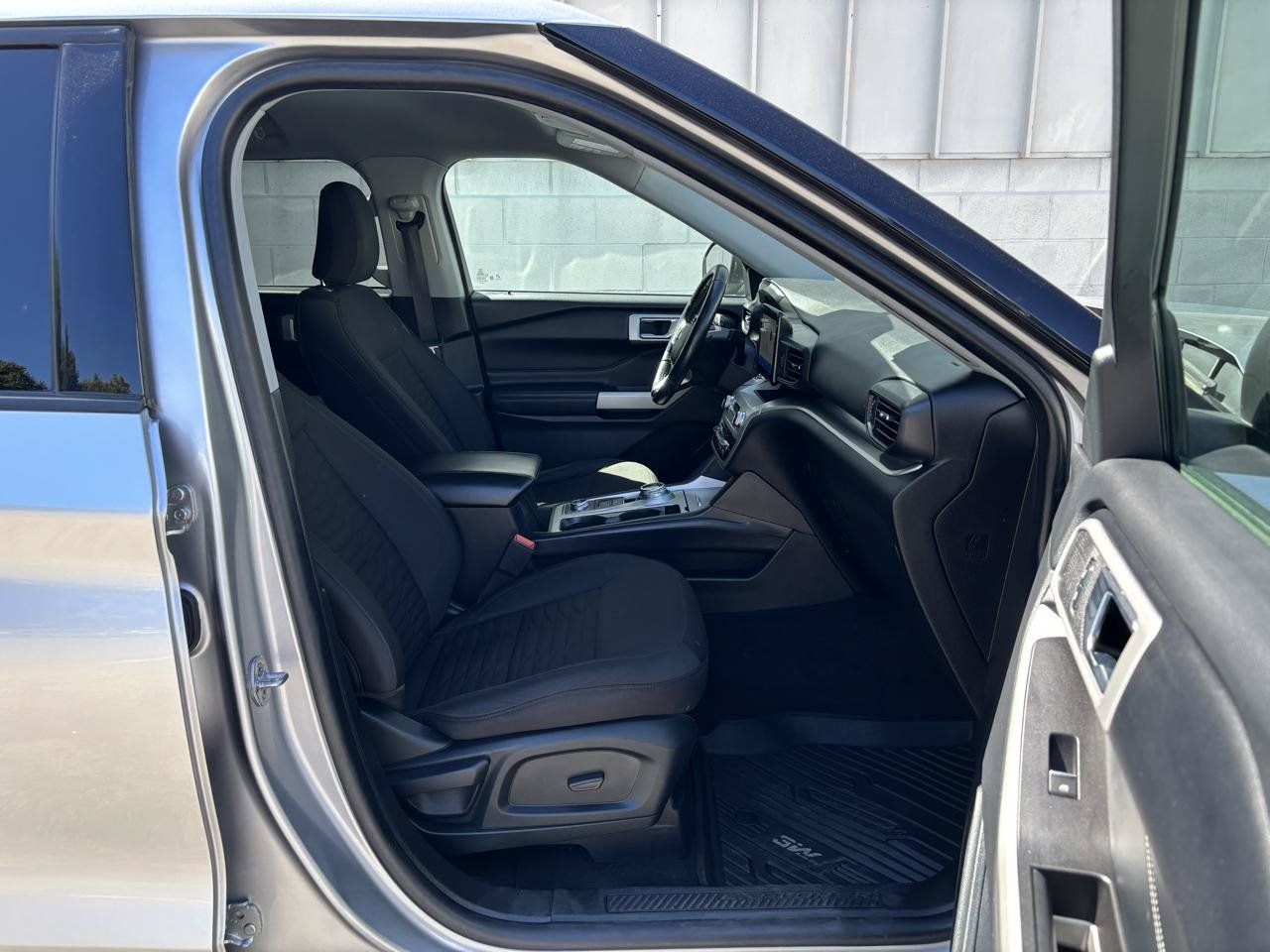Used 2021 Ford Explorer XLT AWD/4WD image 20