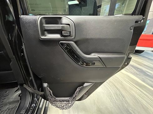 Used 2015 Jeep Wrangler Unlimited Sahara AWD/4WD image 39