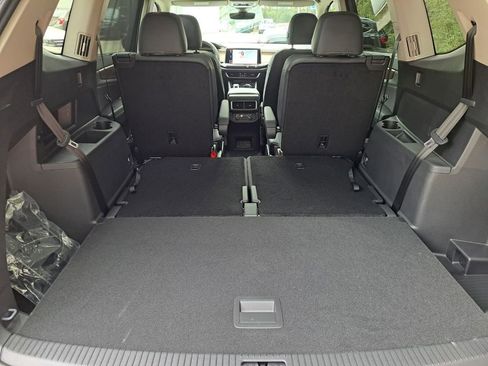 Used 2025 Volkswagen Atlas SE image 25