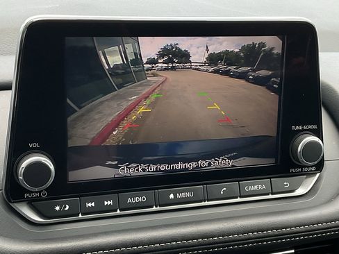 Used 2025 Nissan Rogue SV image 30